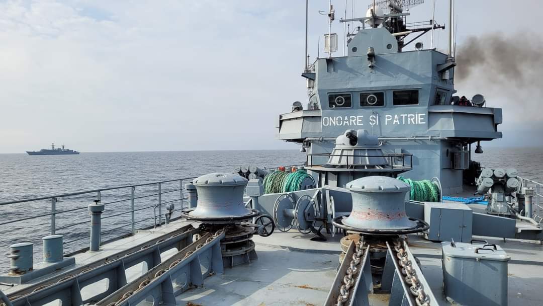 Marina Militară: Nu au fost identificate mine marine aflate in derivă. Un avion american, un elicopter românesc și un puitor de mine monitorizează zona
