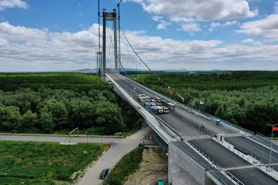 Inaugurarea podului Tulcea – Brăila, amânată. Ministrul Transporturilor verifică stadiul lucrărilor