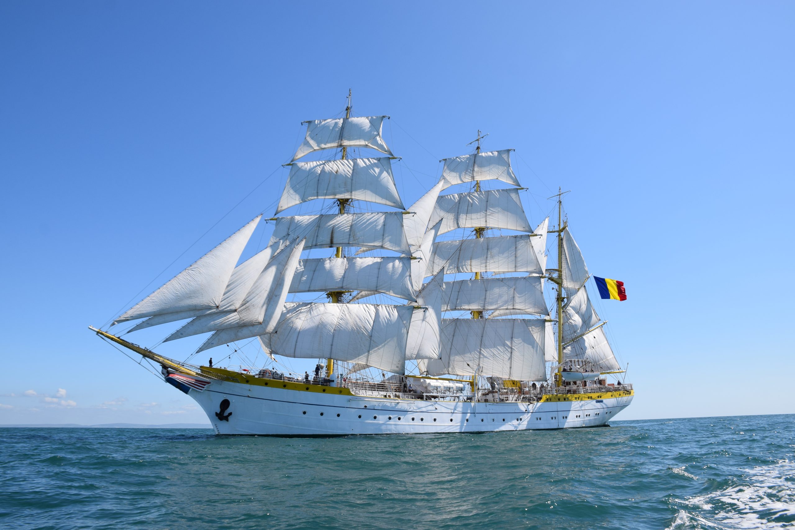 Studenții Academiei Navale „Mircea cel Bătrân”, practică marinărească în Marea Mediterana și Marea Neagră
