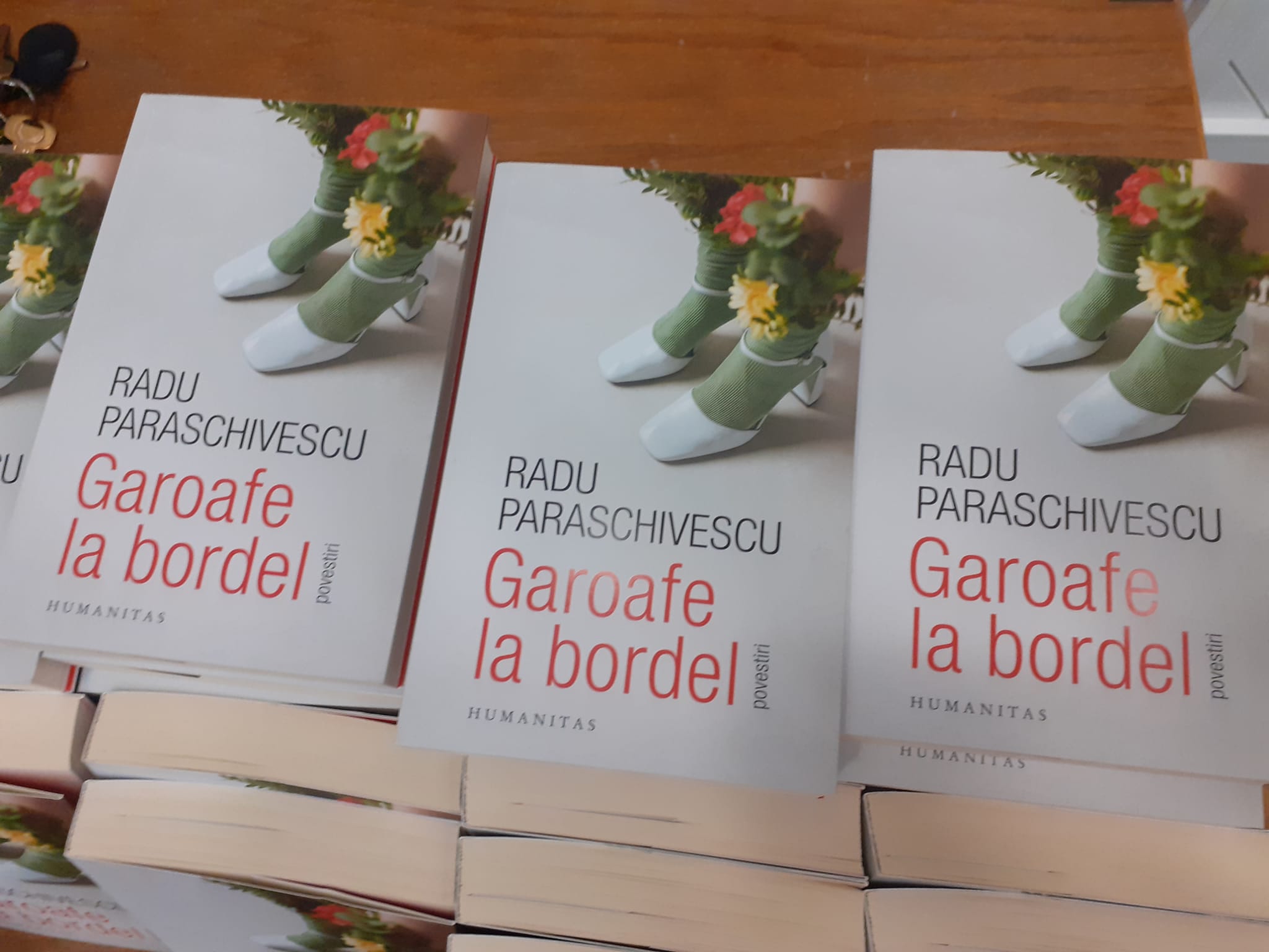 CONSTANȚA: Scriitorul Radu Paraschivescu și-a lansat cea mai nouă carte a sa – Garoafe la Bordel