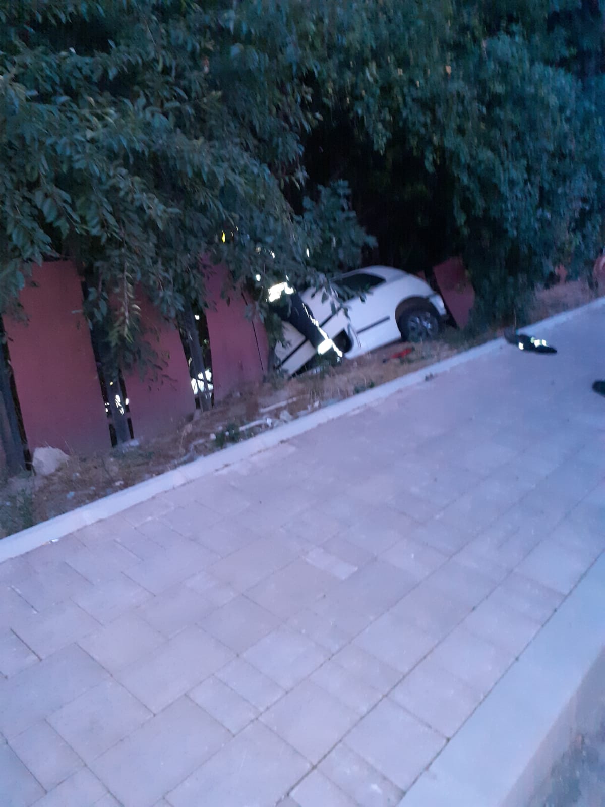 CONSTANȚA/FOTO: Mașină căzută în șanț în zona Podului Doraly