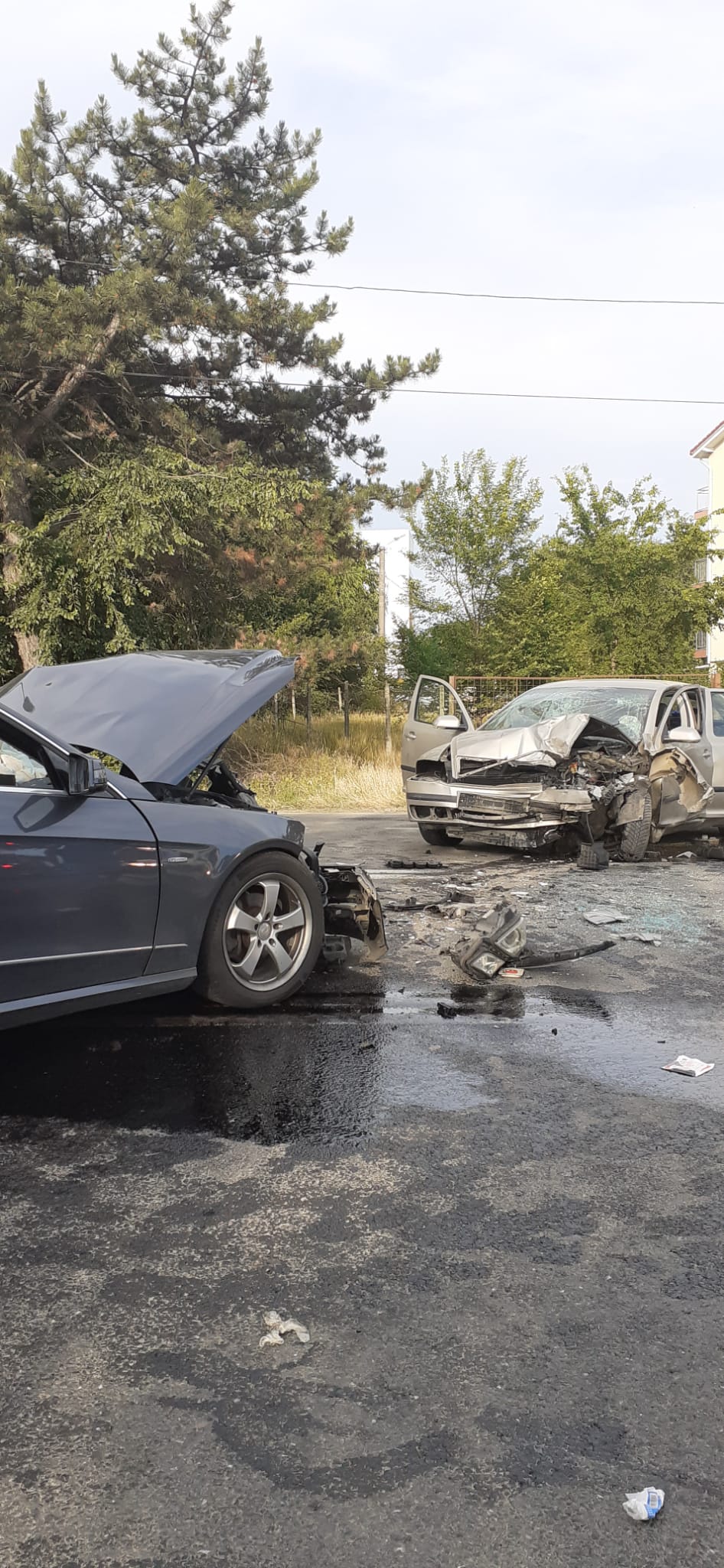 CONSTANŢA: Accident rutier la ieşire din Eforie Nord! Trei persoane, transportate la spital