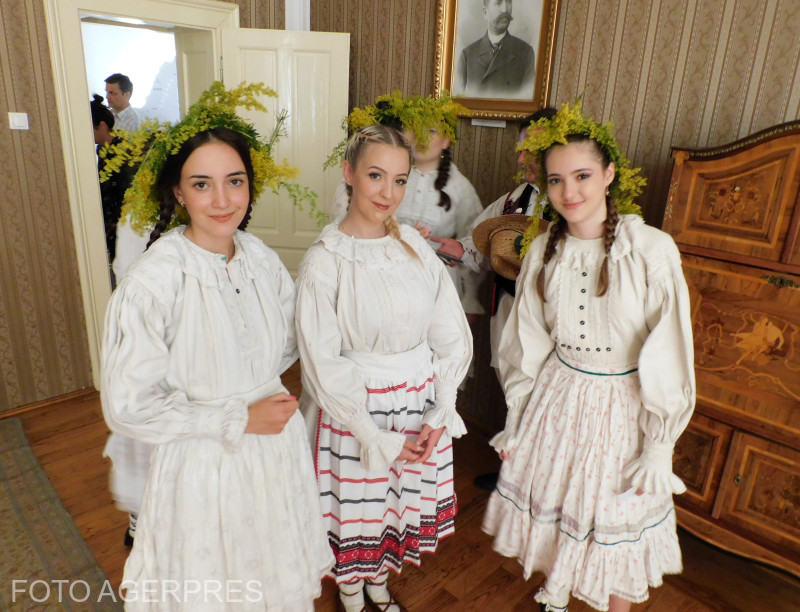 SĂRBĂTORI ŞI TRADIŢII POPULARE: Sânzienele sau Drăgaica