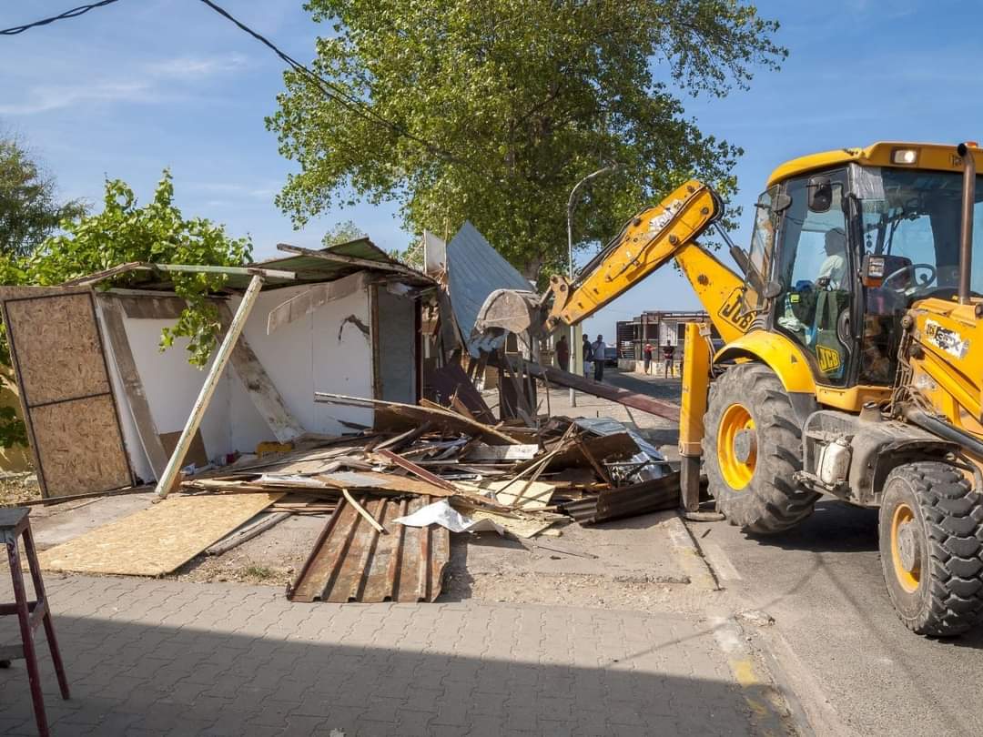 PRIMĂRIA MANGALIA: Dughenele și tarabele neautorizate nu au ce căuta pe plajă