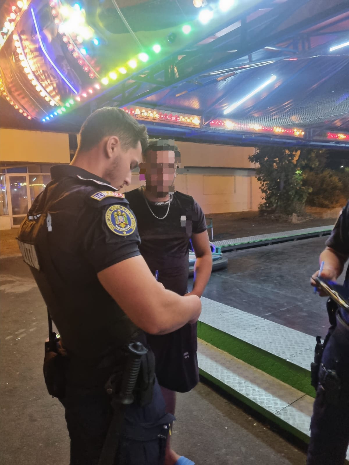 CONSTANȚA: Tineri depistați de polițiști cu droguri sau surprinși în timp ce întrețineau raporturi sexuale în parcare