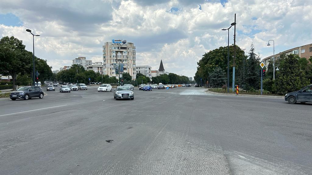 CONSTANŢA: Mâine se asfaltează intersecția bulevardului Alexandru Lăpușneanu cu bulevardul Tomis