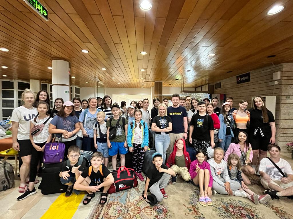 Mai mulţi copii din Ucraina îşi petrec câteva zile de vacanţă pe litoralul românesc