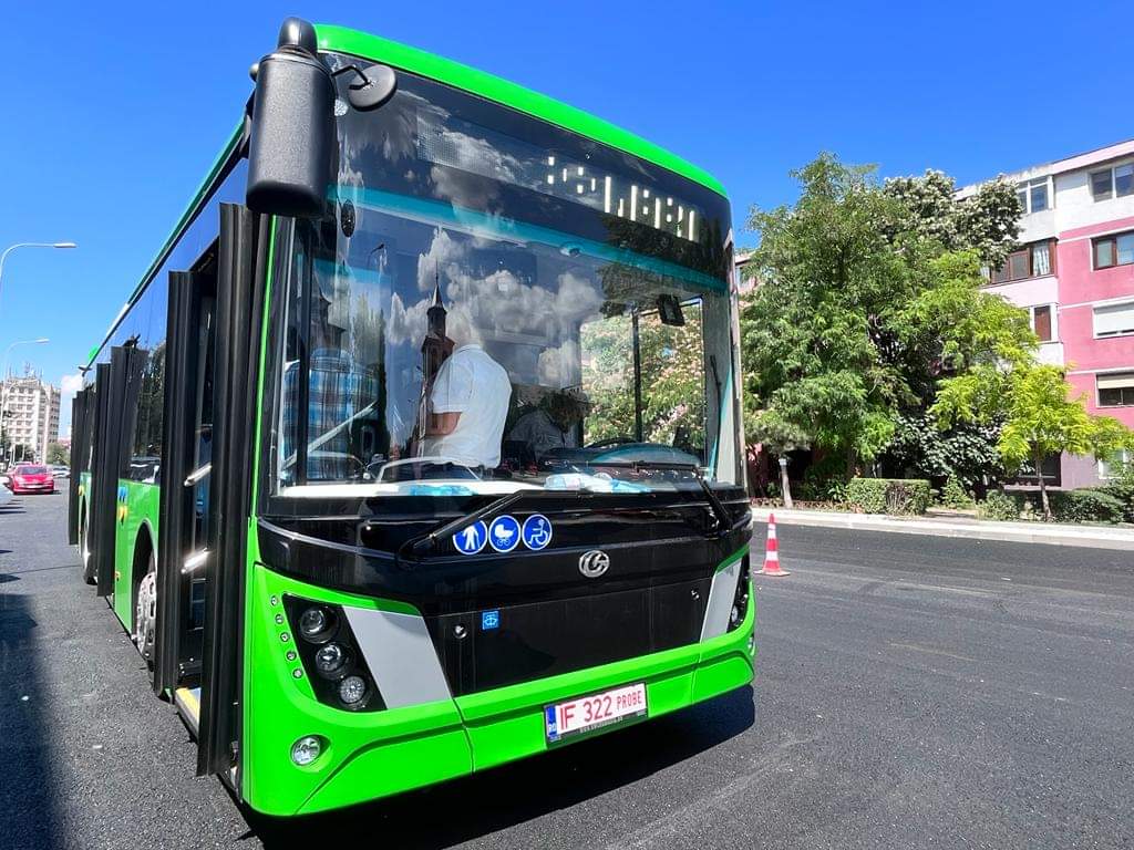 TULCEA/FOTO: A sosit primul din cele 30 de autobuze electrice care vor intra în dotarea Societății de Transport Public