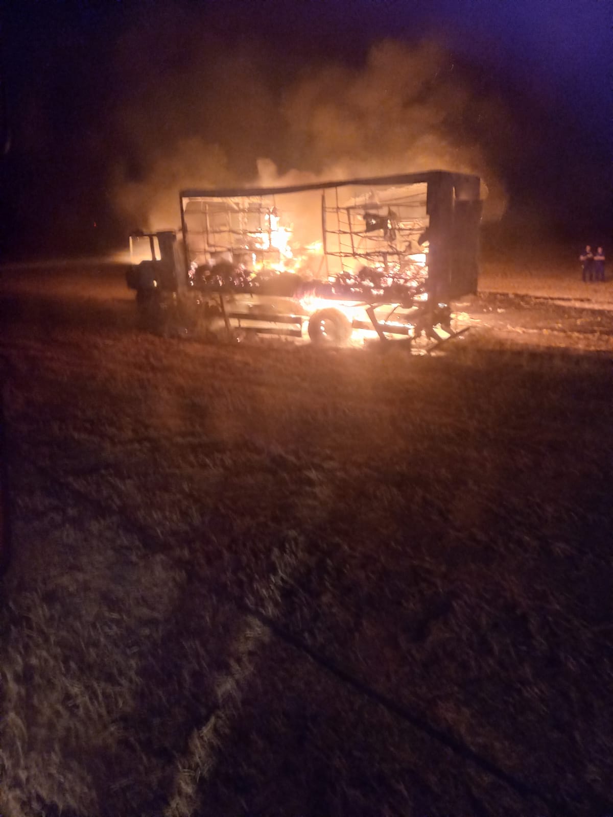 Județul Constanța/FOTO: Camion cu 80 de stupi de albine, în flăcări