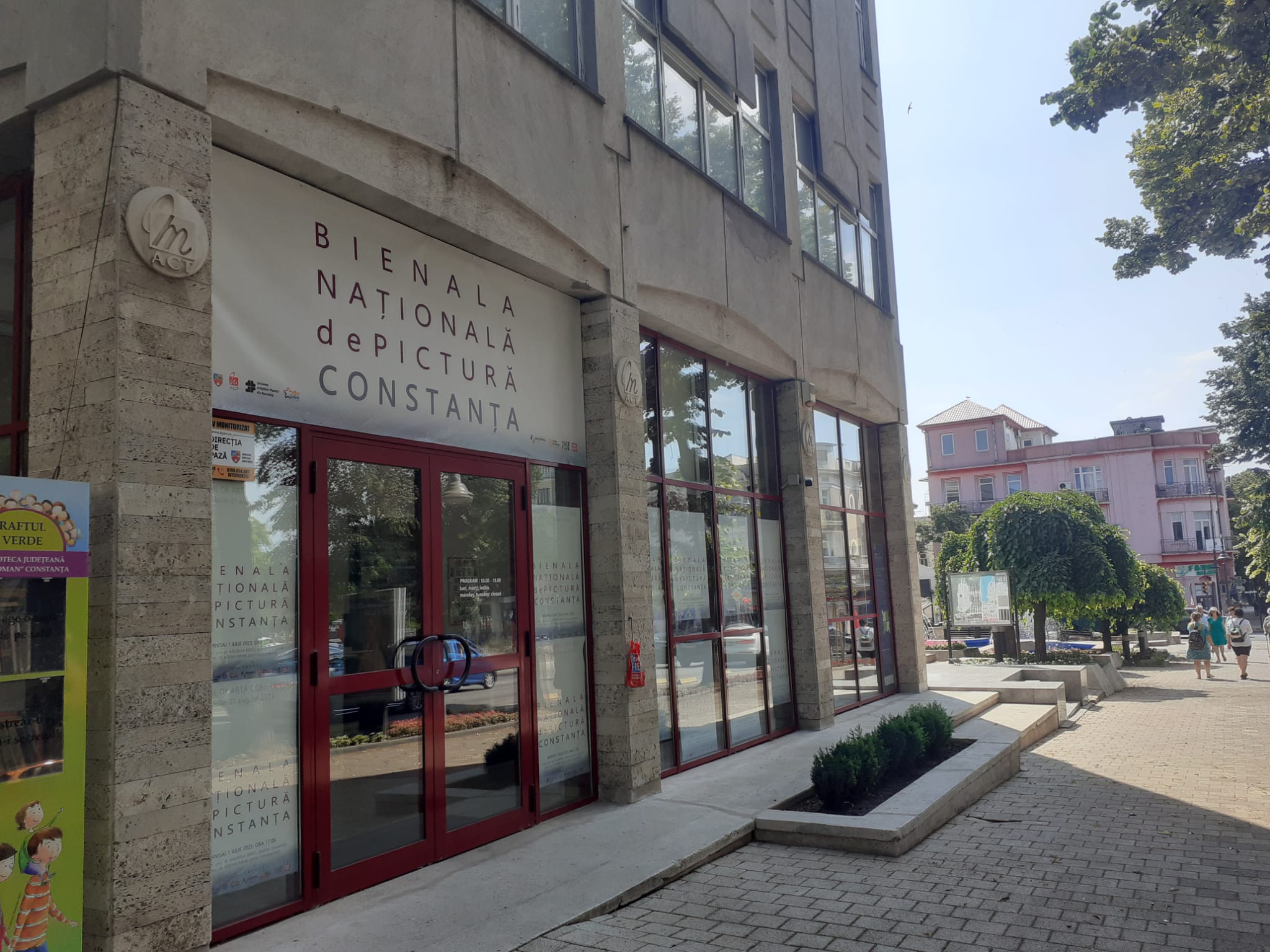 Muzeul de Artă din Constanţa are peste opt mii de exponate, ce pot fi admirate de turiştii care ajung pe litoral în această vară