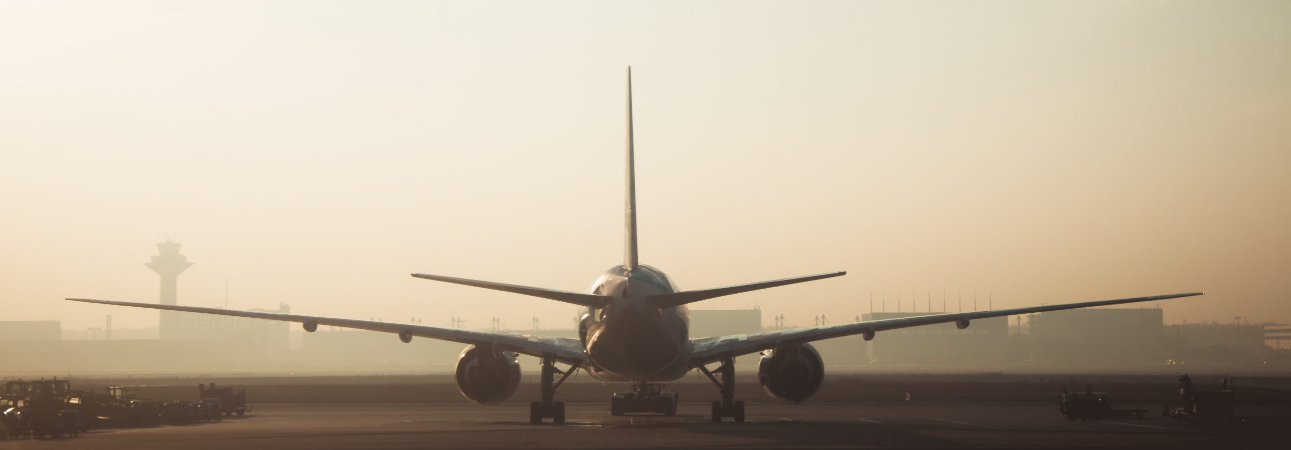 UPDATE | Aterizare de urgență pe Aeroportul ”Henri Coandă”, din cauza unei alerte cu bombă