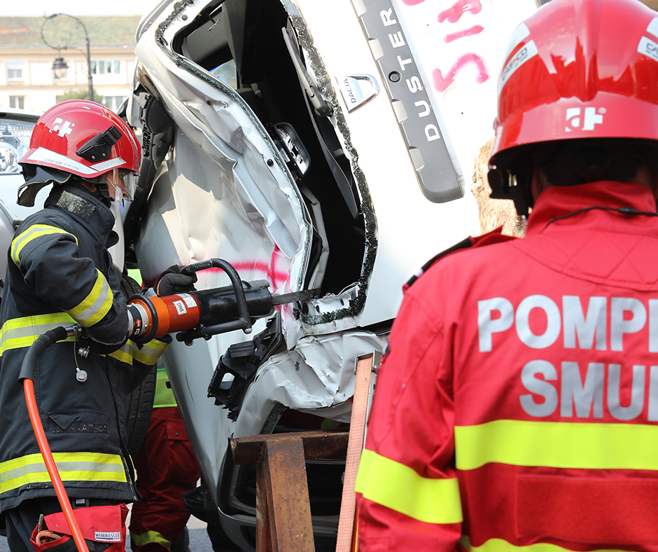 Județul Constanța: Accident rutier grav. Patru persoane sunt încarecrate