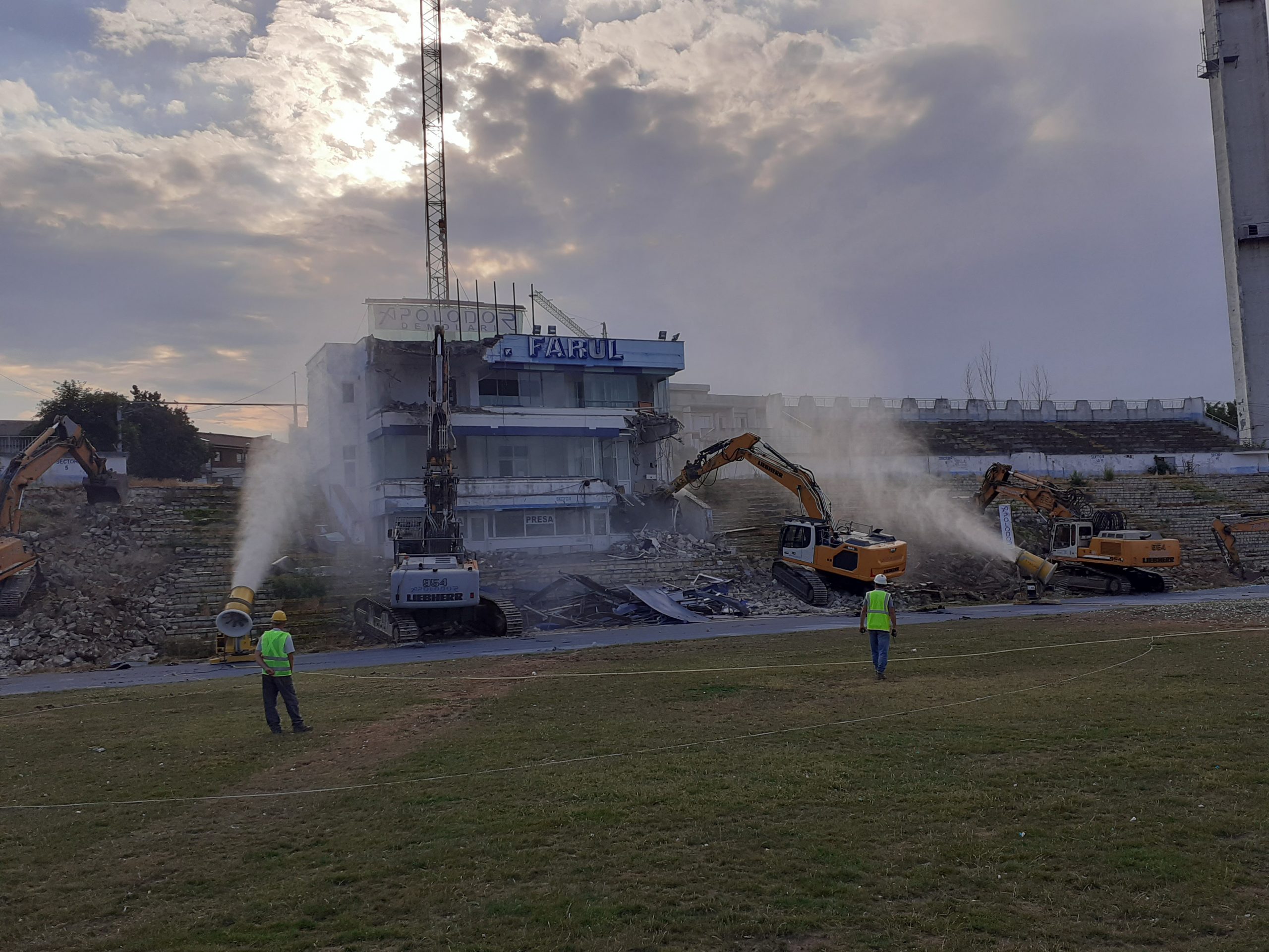 A început demolarea stadionului „Farul” din Constanța