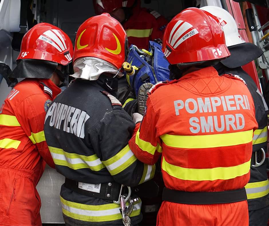 Mai multe incendii s-au produs noaptea trecută în Constanţa. Zeci de persoane s-au autoevacuat