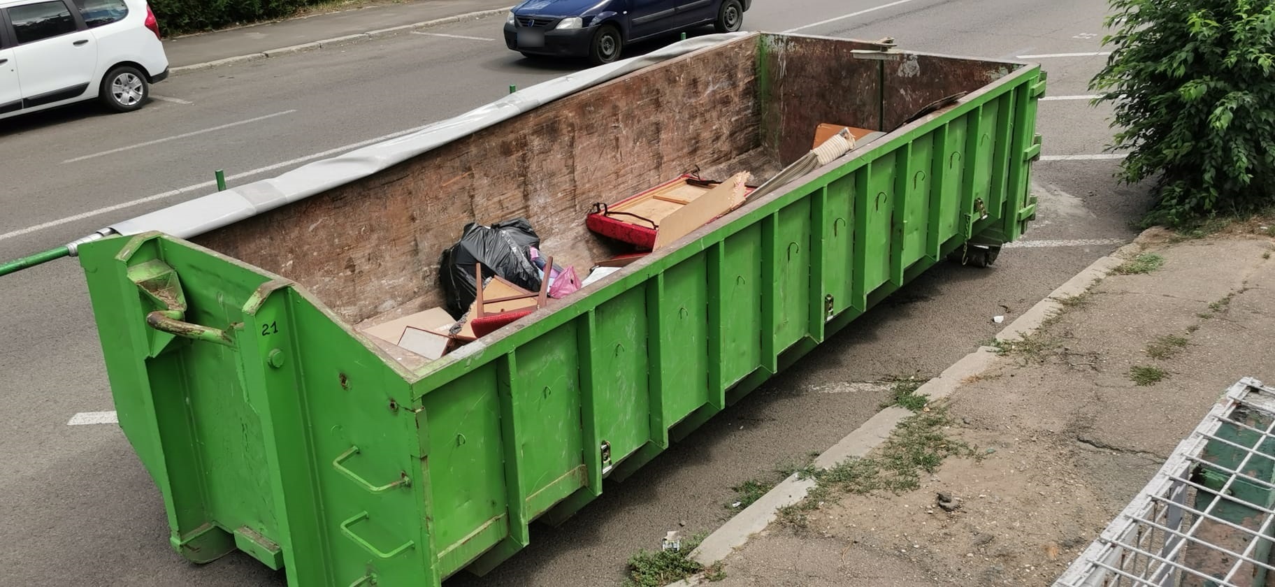 CONSTANŢA: Containerele speciale pentru colectarea deșeurilor voluminoase sunt amplasate pe strada Stadionului