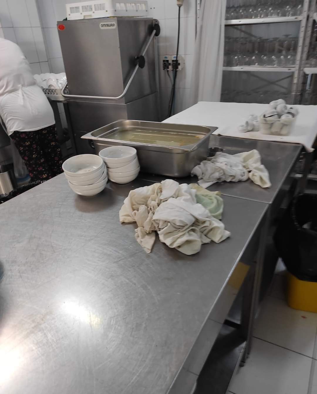 Ce au descoperit inspectorii sanitari veterinari în urma controalelor din mai multe unităţi de pe litoral. Au dat sancţiuni de peste 400 de mii de lei