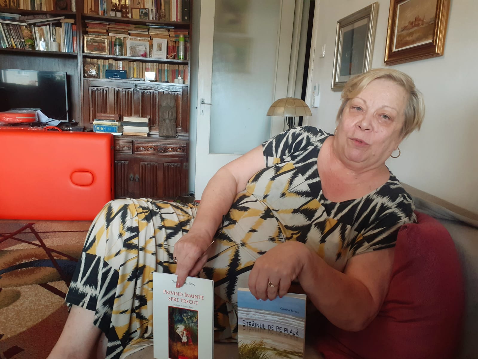 INTERVIU | Cristina Tamaș, scriitoare: “Spațiul acesta îmi place și uneori condeiul se duce spre mare fără să-mi dau seama. Mă duce scrisul la mare și nu vine marea la scris, ceea ce e colosal pentru un scriitor”