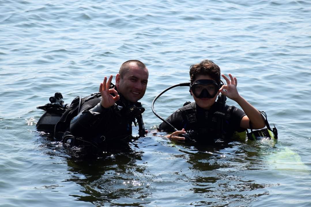 Dacă ai peste 14 ani şi răspunzi la un set de întrebări, poţi face scufundări recreaționale