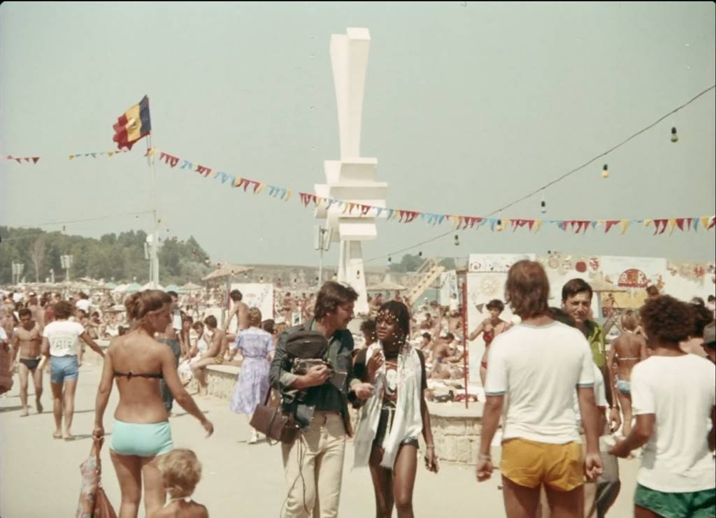 EFORIE COLORAT: Regizori importanți, proiecții-eveniment și retro party pe vinyl la Grădina Cinemascop din Eforie Sud
