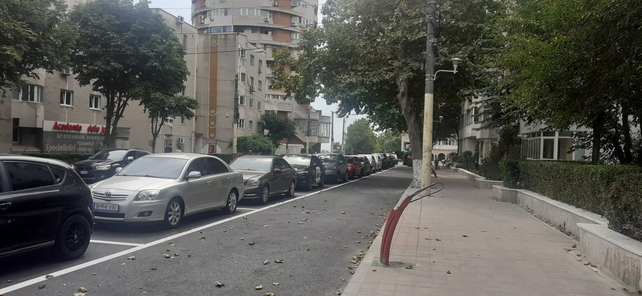 CONSTANȚA: Amplasarea pe banda a doua a locurilor de parcare de pe o porțiune a străzii Mircea cel Bătrân a stârnit reacții. Care este expicația