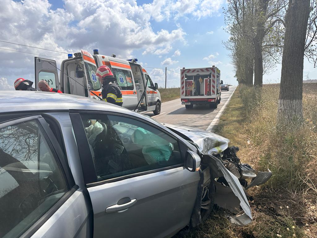 TULCEA: Accident rutier, cu o victimă încarcerată