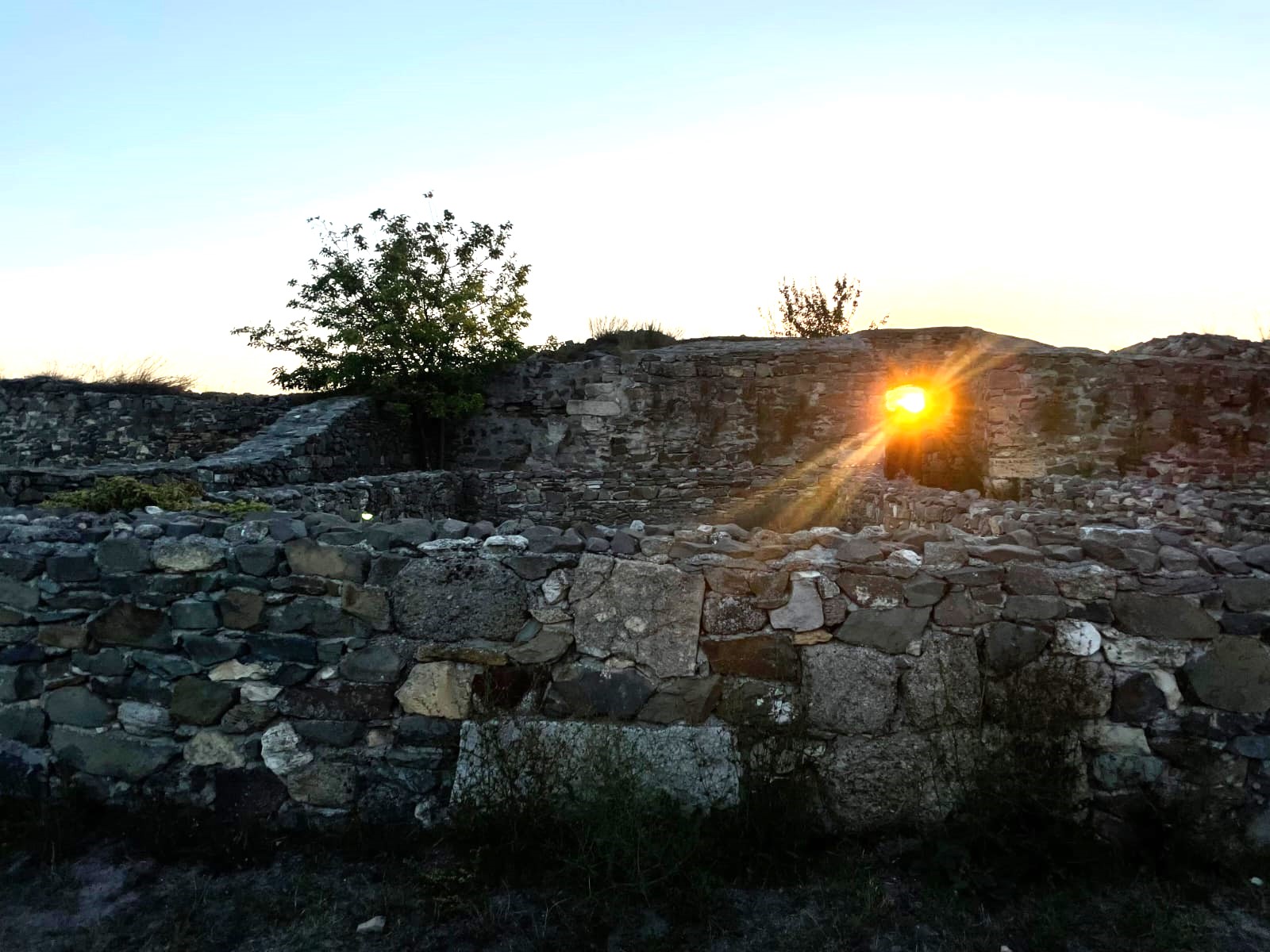 REPORTAJ | Cetatea Histria – locul din care apusul se vede mare cât roata carului [AUDIO-FOTO]