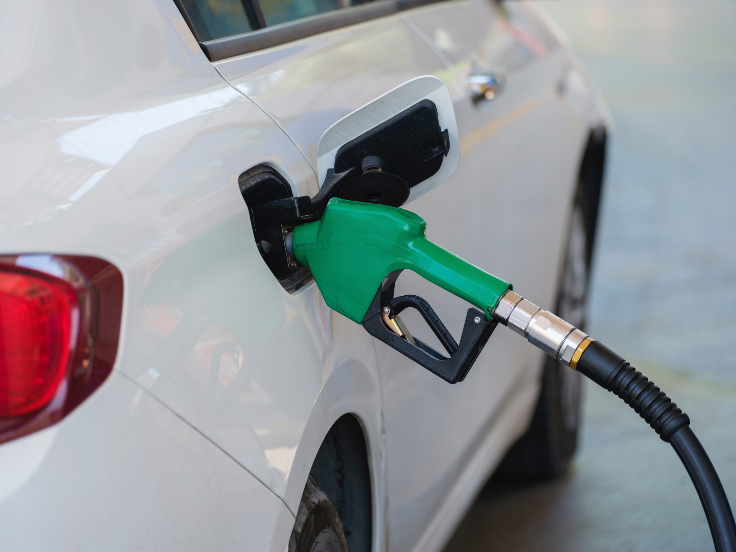 Benzina și motorina continuă să se scumpească