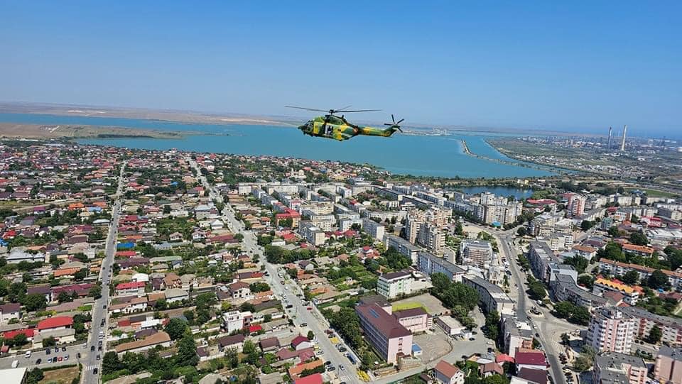 MANGALIA: Antrenamente militare cu trageri simulate și survol de elicoptere