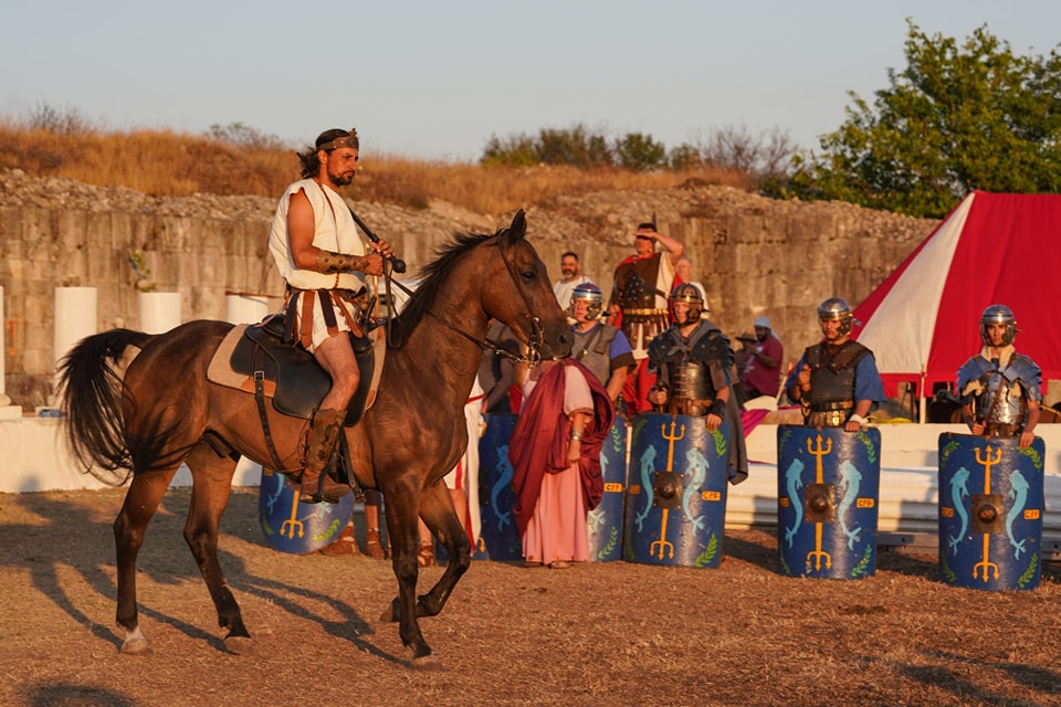 La ADAMCLISI are loc, astăzi, spectacolul de reconstituire istorică ”La Marginea Imperiului„