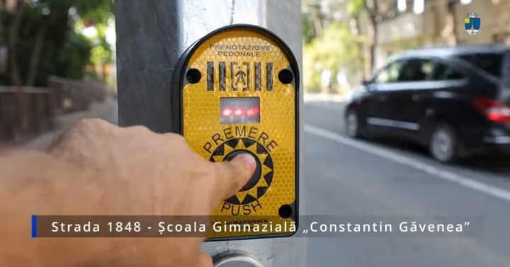 TULCEA: Au fost instalate primele semafoare cu buton de schimbare a culorii