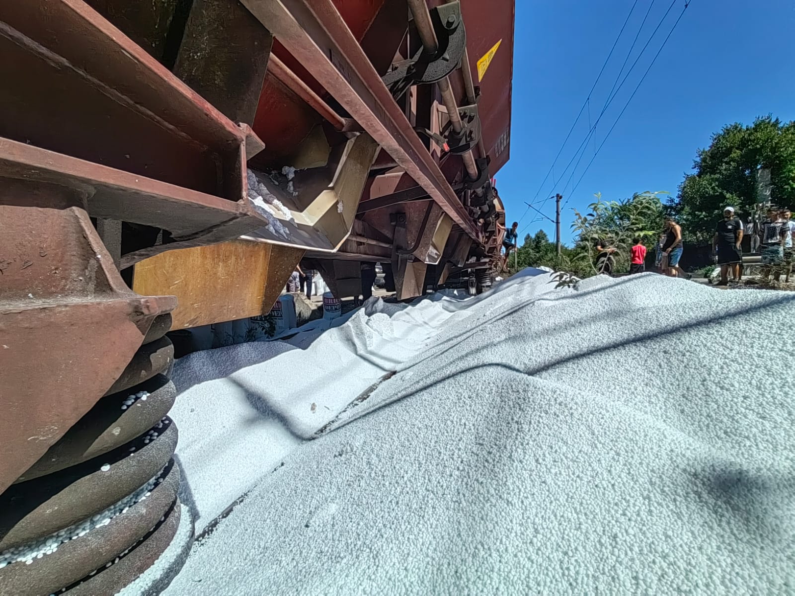 Transportator amendat de Garda de Mediu Constanța în cazul trenului cu uree frânat de hoți