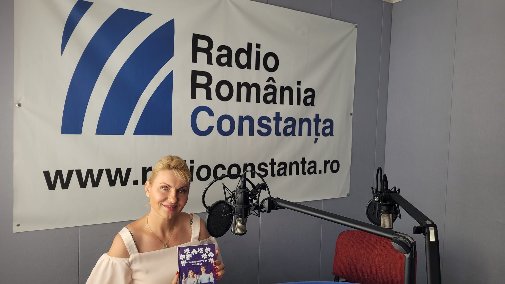 CONSTANŢA: Un ghid și un manual de dezvoltare personală care ajută elevii să se orienteze profesional, urmează să fie lansat de antreprenoarea Magda Bei