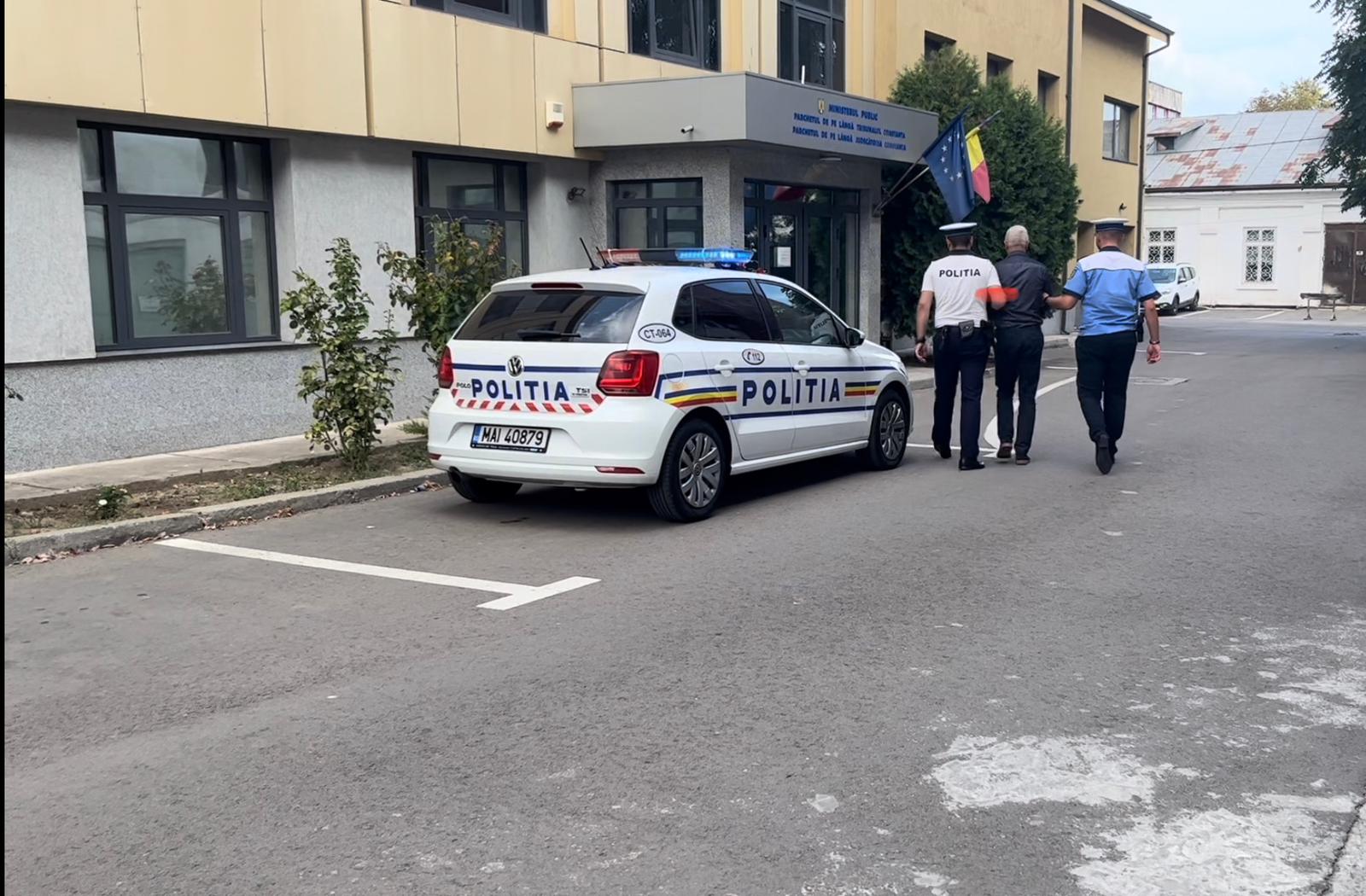 CONSTANŢA: Un bărbat acuzat de vătămare corporală şi fără permis de conducere, reţinut de poliţişti pentru 24 de ore