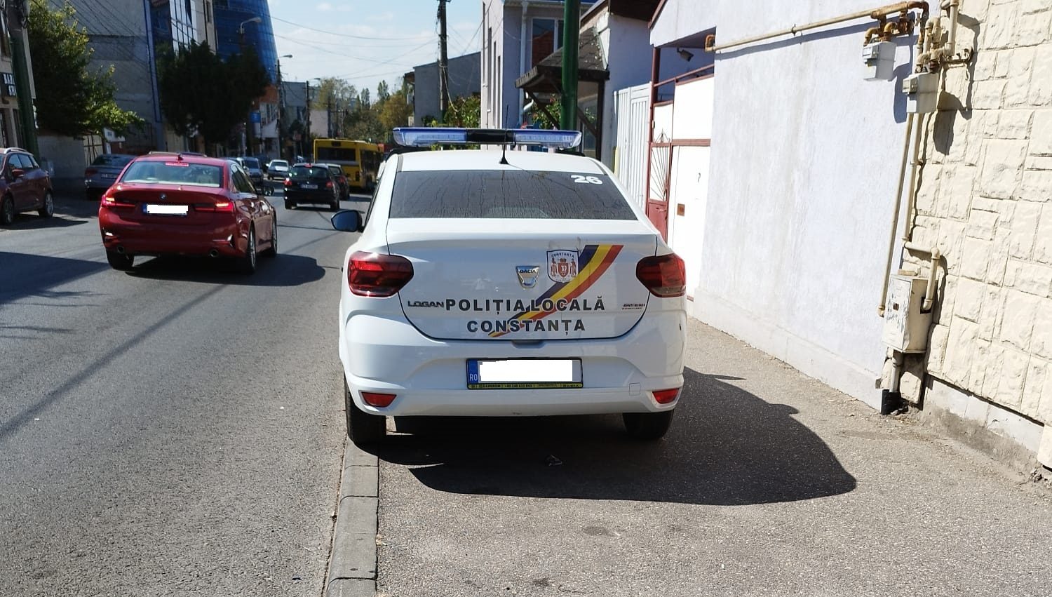 În Constanţa, parcarea interzisă nu e pentru toată lumea