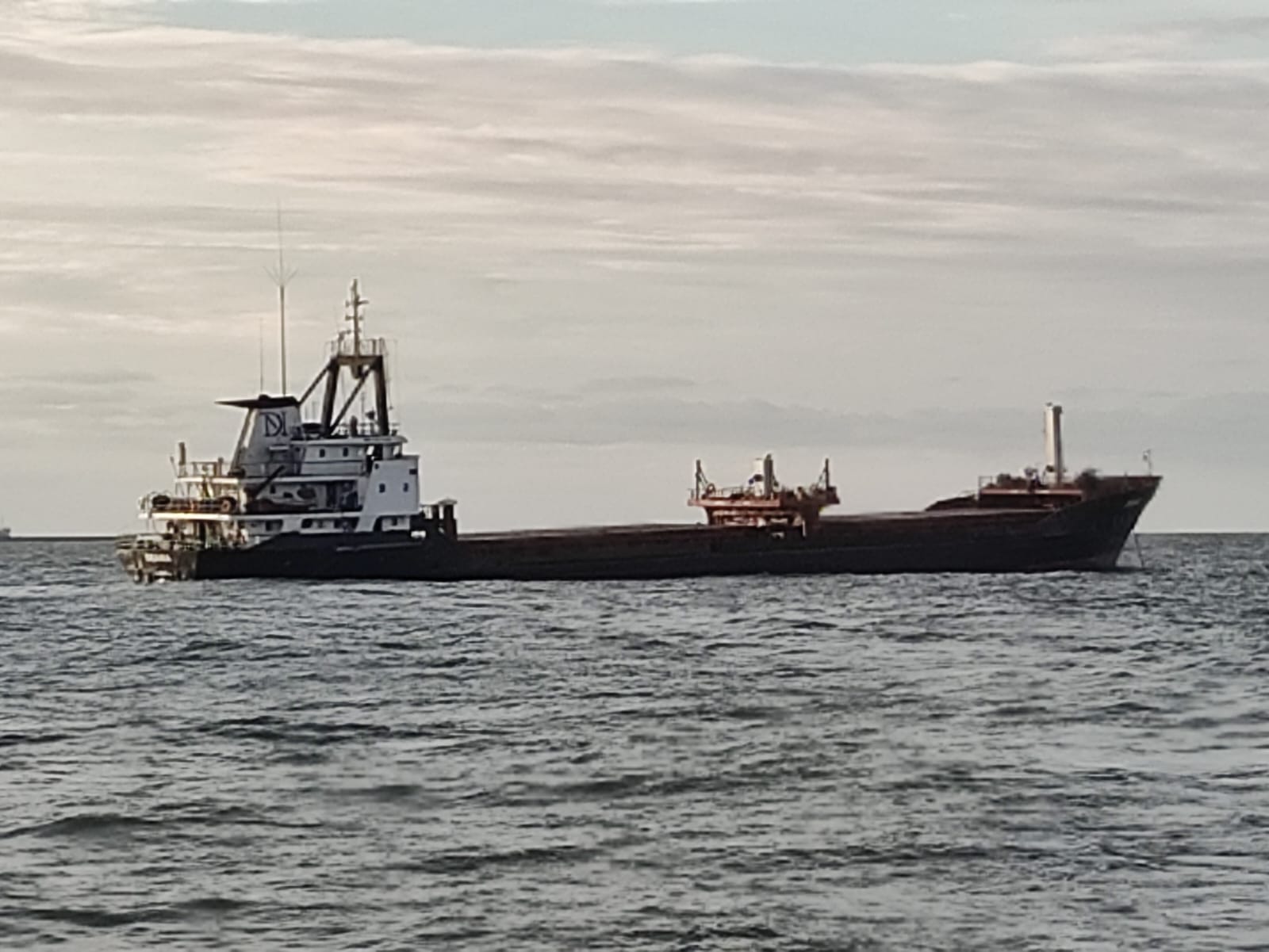 UPDATE / Explozie la bordul unei nave. La misiunea de salvare a participat Garda de Coastă și o nava specializată SAR din cadrul ARSVOM