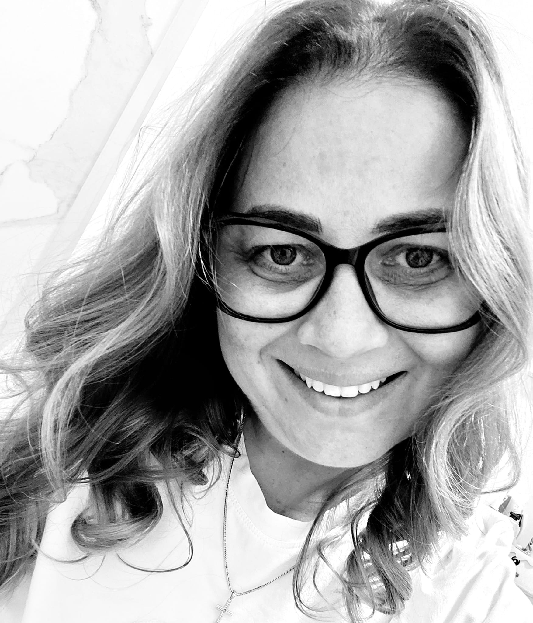 Debut liric pentru artista Laura Stroe, la Radio Constanța. Poezia este o nevoie a gândurilor mele, o nevoie a sufletului meu