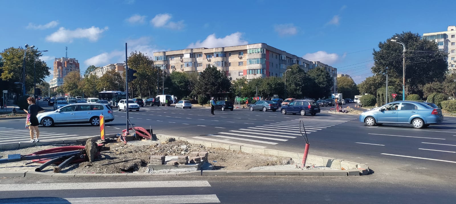CONSTANȚA: Semafoarele de la Far au fost oprite temporar. Ce părere au șoferii și pietonii despre lucrările Primăriei