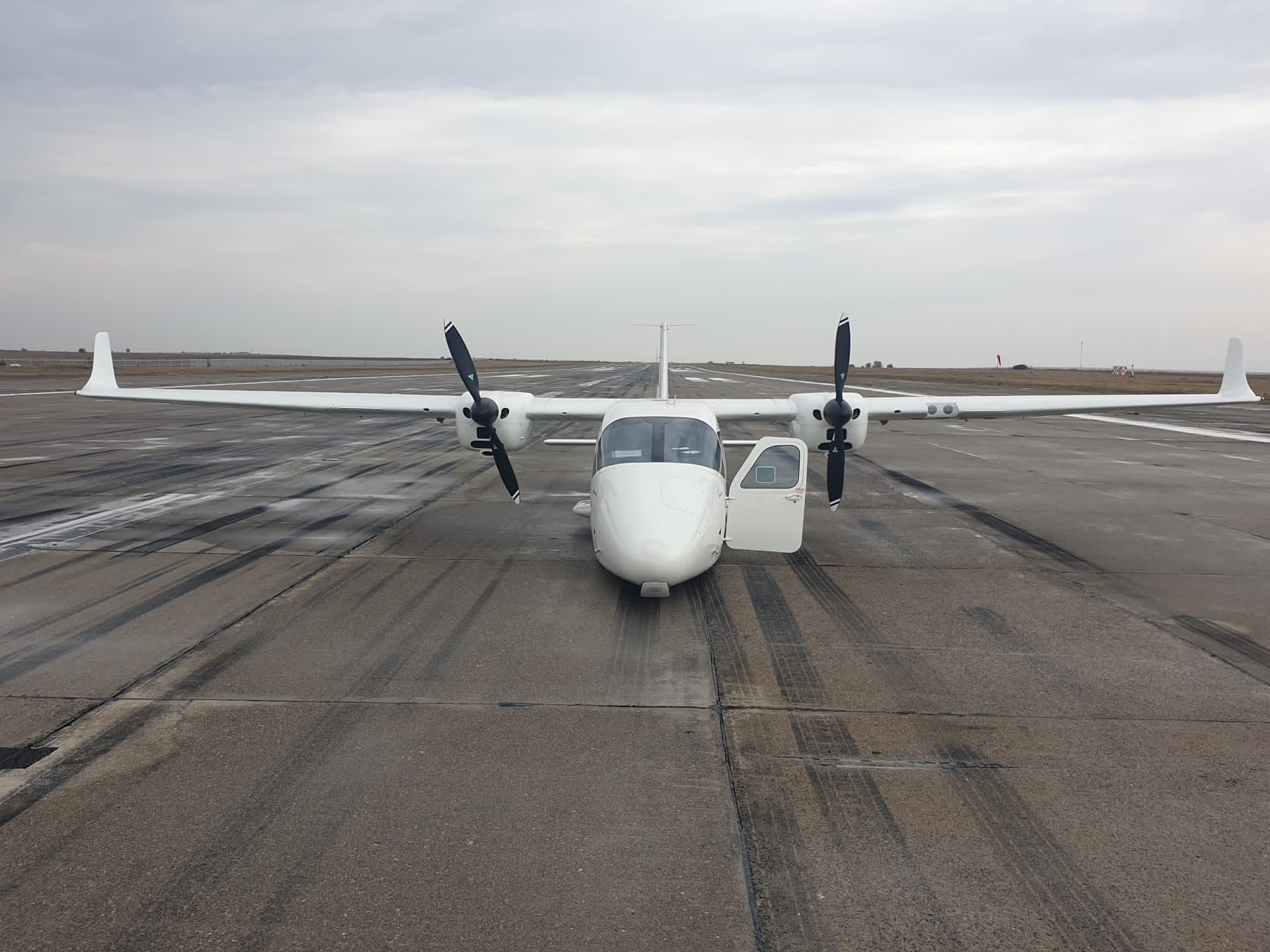 UPDATE | O investigație a fost declanșată în cazul aeronavei care a ajuns pe pista AIMK fără tren de aterizare