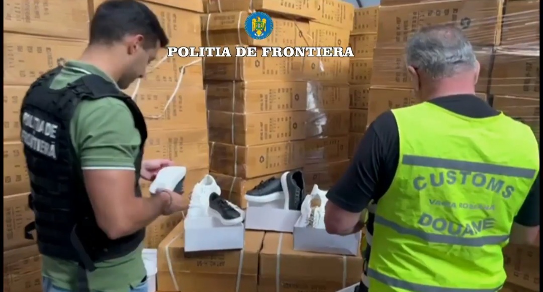 Încălţăminte susceptibil contrafăcută, în valoare de peste 6,4 milioane de euro, descoperită de poliţiştii de frontieră în Portul Constanţa