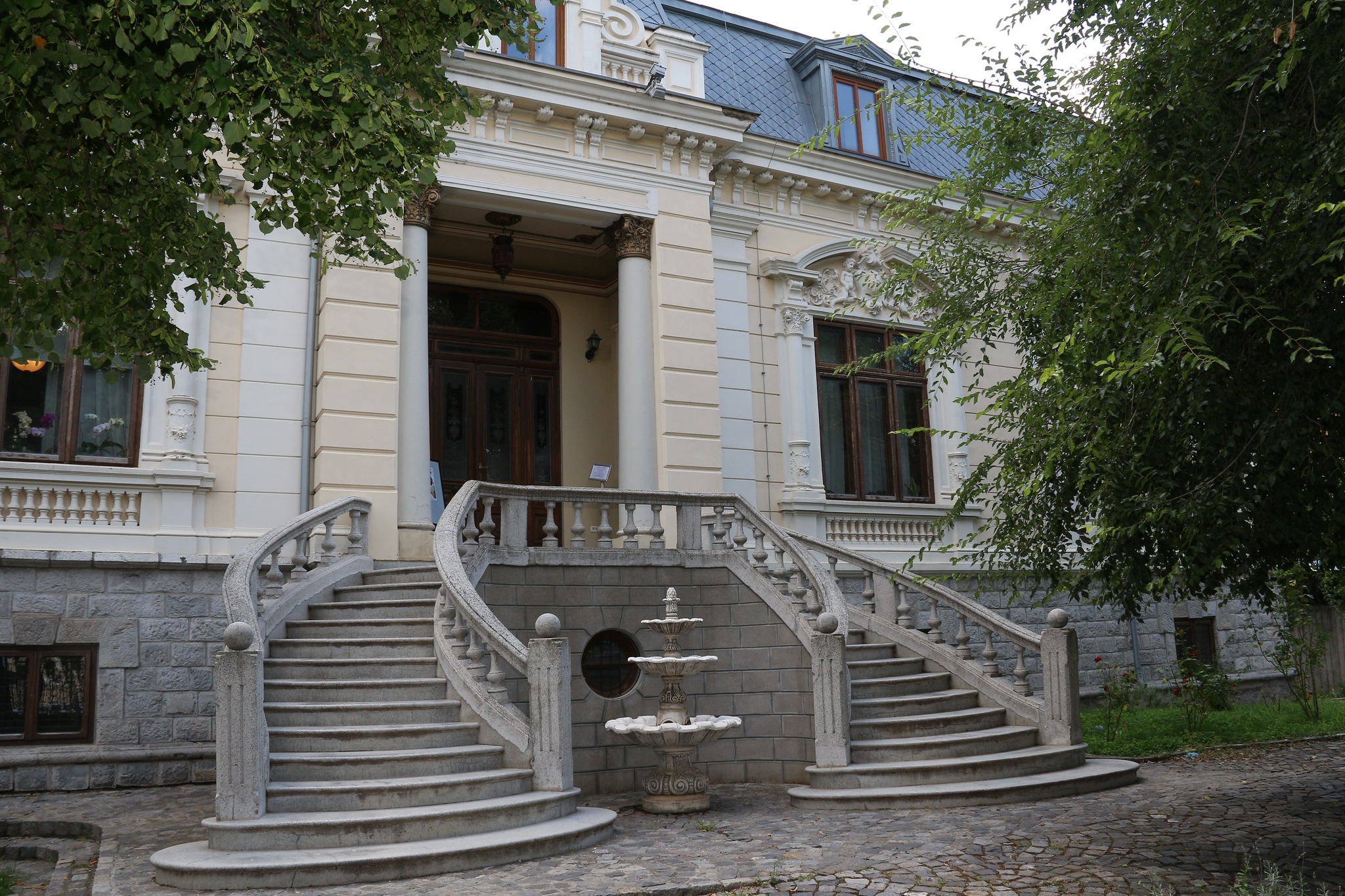 TULCEA: Expoziție de pictură și grafică la Casa Avramide, în deschiderea Proiectului ”CENTAUR”
