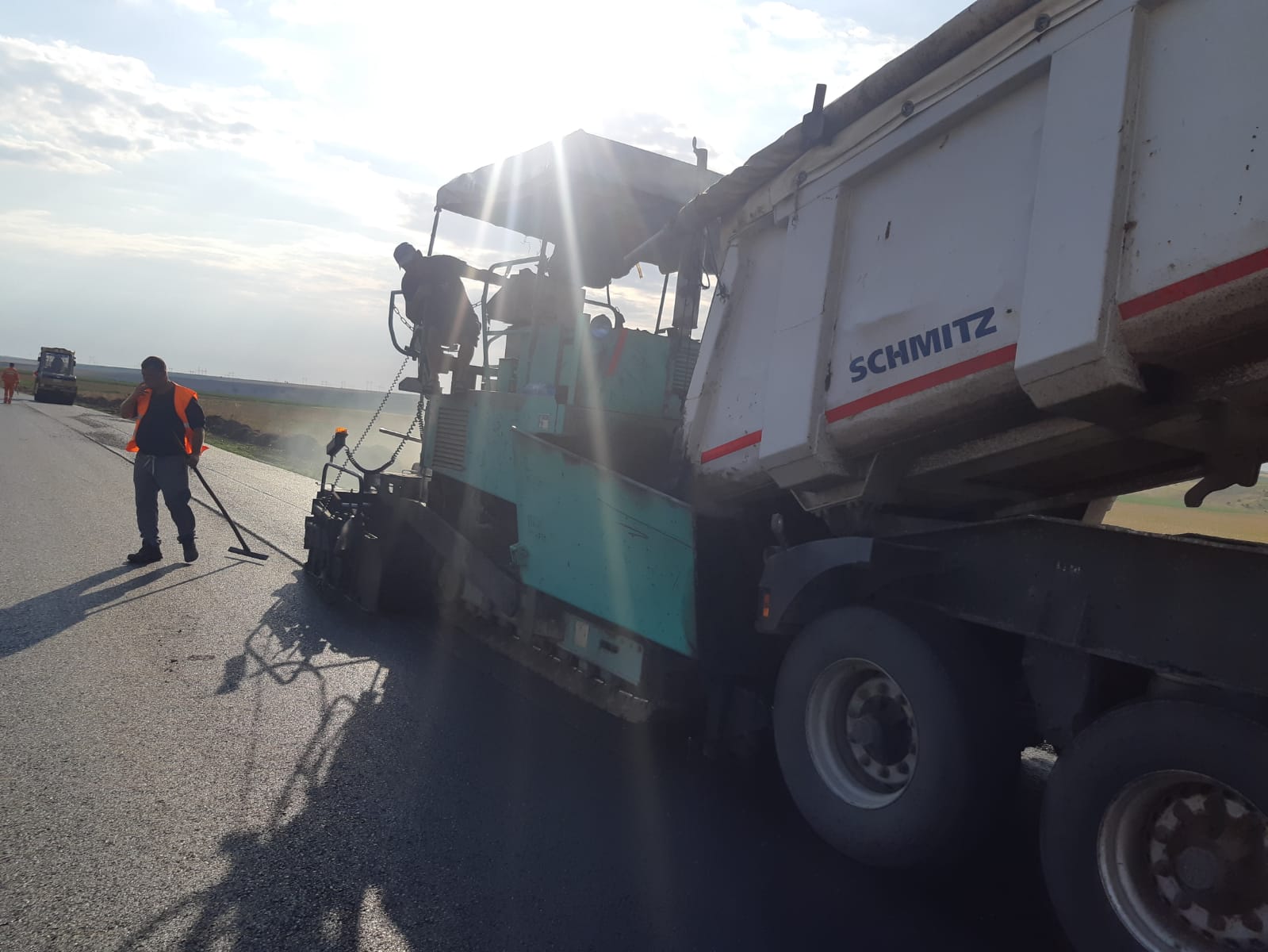 CONSTANȚA: Continuă lucrările de reabilitare a drumurilor din județ