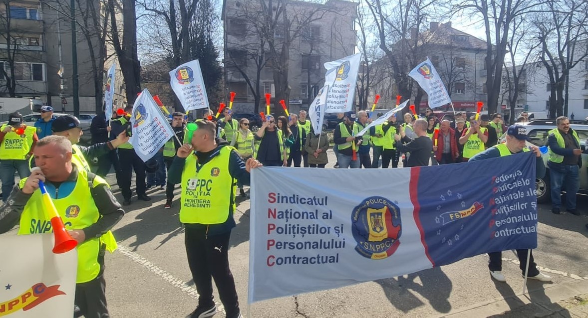Polițiștii și pensionarii militari protestează în Capitală. Activitatea din penitenciare va fi din nou blocată