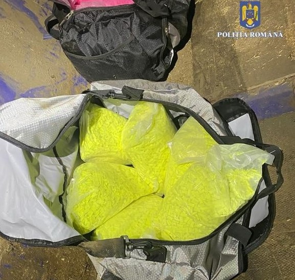 FOTO – VIDEO | Captură record de droguri în România – aproape 232.000 de pastile de ecstasy, în valoare de 4 milioane de euro!