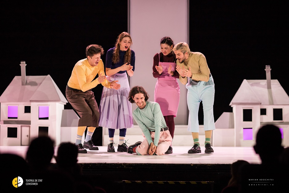 CONSTANȚA: ”Logodnă relativă” și „8 TAȚI” – spectacolele finalului de octombrie la Teatrul de Stat Constanța