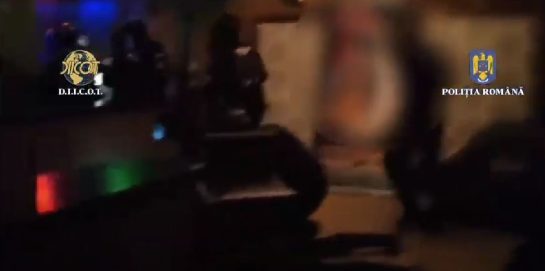 CONSTANȚA/VIDEO: Proxenetism în cluburi de noapte, unde mai multe femei angajate ca dansatoare, ar fi practicat prostituția