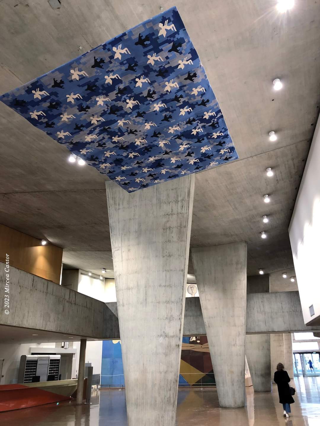 Lucrarea artistului Mircea Cantor, “Avioane și Îngeri”, prima donaţie românescă pentru UNESCO