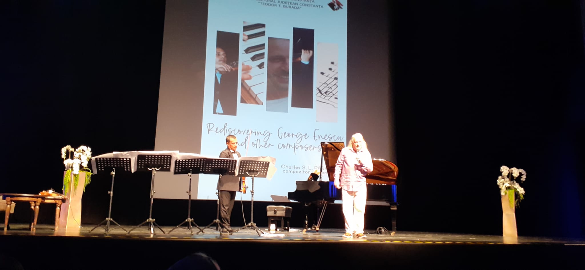 Charles Parker, pianist britanic: “În România am vizitat mănăstirile, am ascultat cântul din acestea, am vizitat locuințe tradiționale și imaginile acestea mă inspiră”