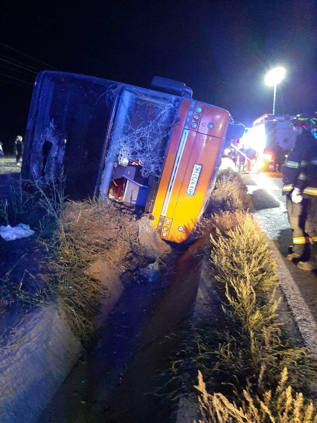 UPDATE | Un autocar cu zeci de persoane s-a răsturnat în zona localităţii Hârșova. A fost activat Planul Roşu de Intervenţie