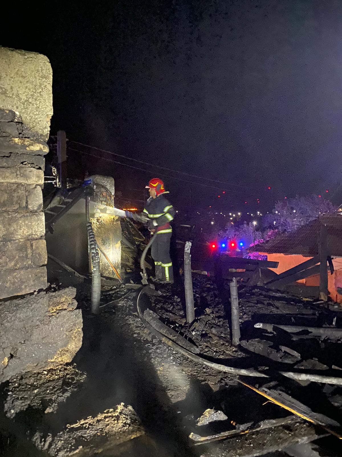 TULCEA: Pompierii au intervenit în localitatea Topolog pentru lichidarea unui incendiu
