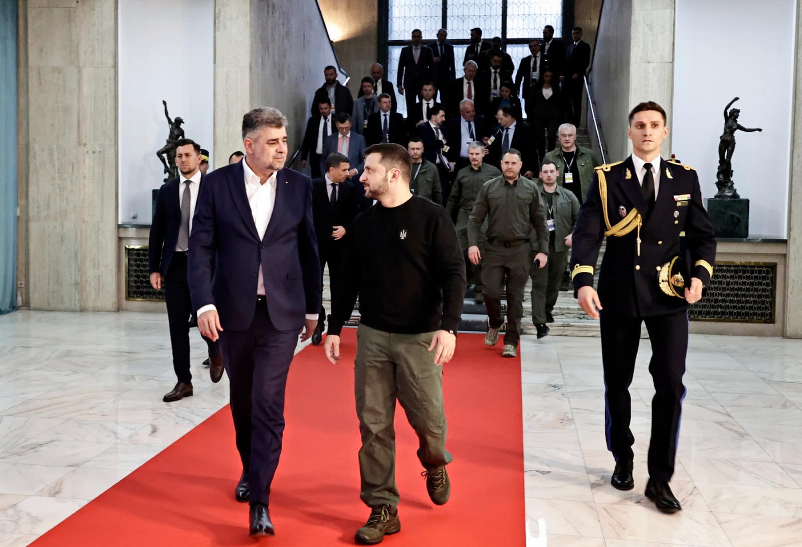 GUVERN: Premierul Marcel Ciolacu şi preşedintele Ucrainei, Volodimir Zelenski, au agreat accelerarea proiectelor de infrastructură în vederea dublării capacităţii de tranzit prin porturile româneşti